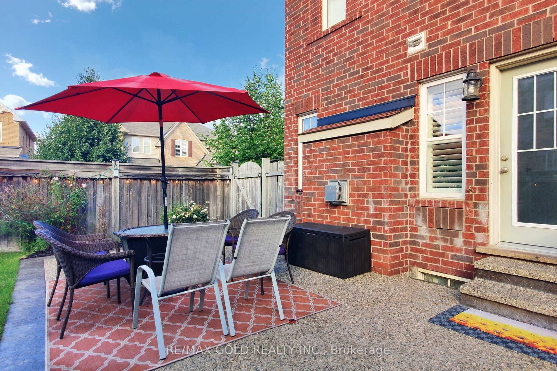 933 Raftis Crescent photo 43