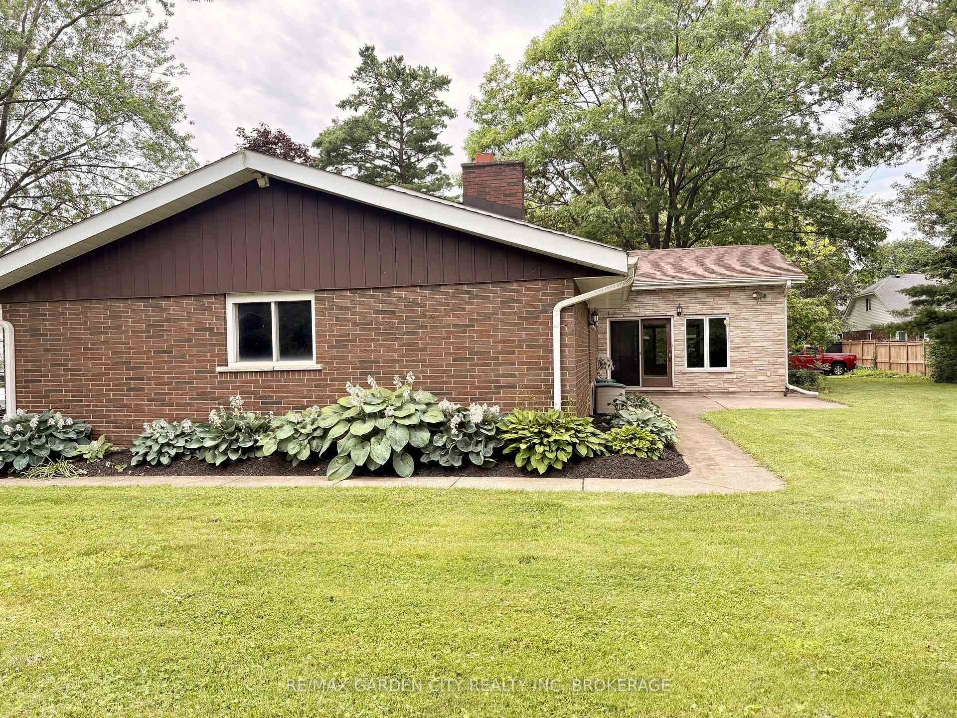 51 Bacon Lane photo 28