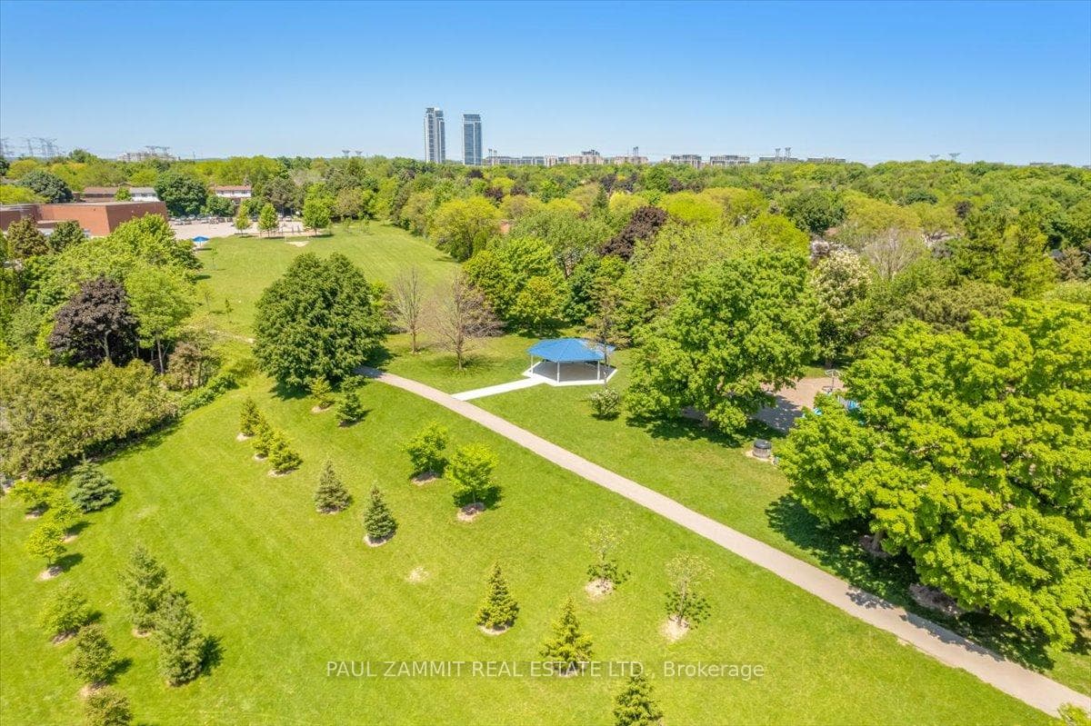70 Braeburn Drive photo 35