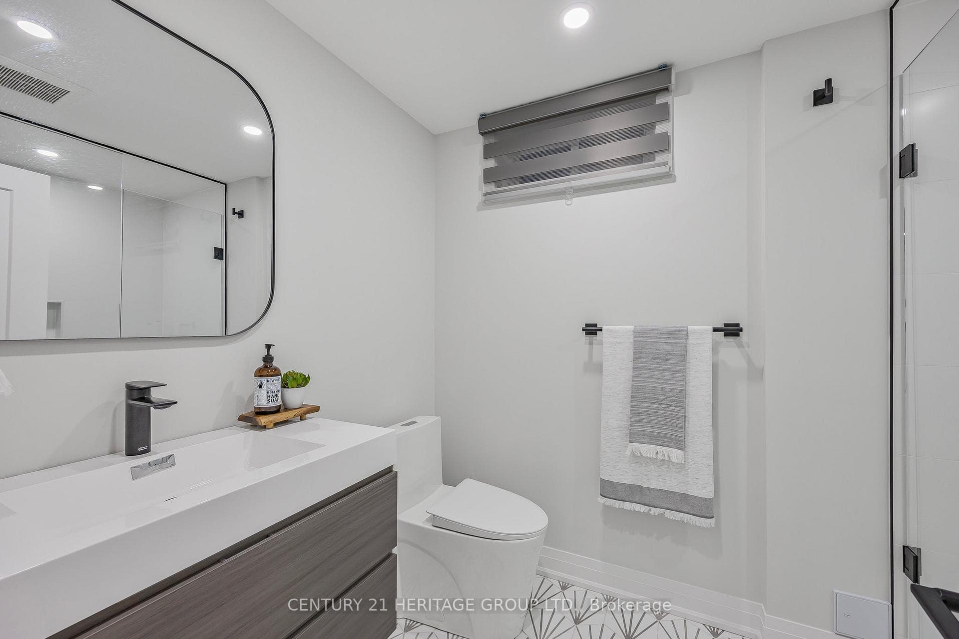 30 Fraser Avenue photo 33