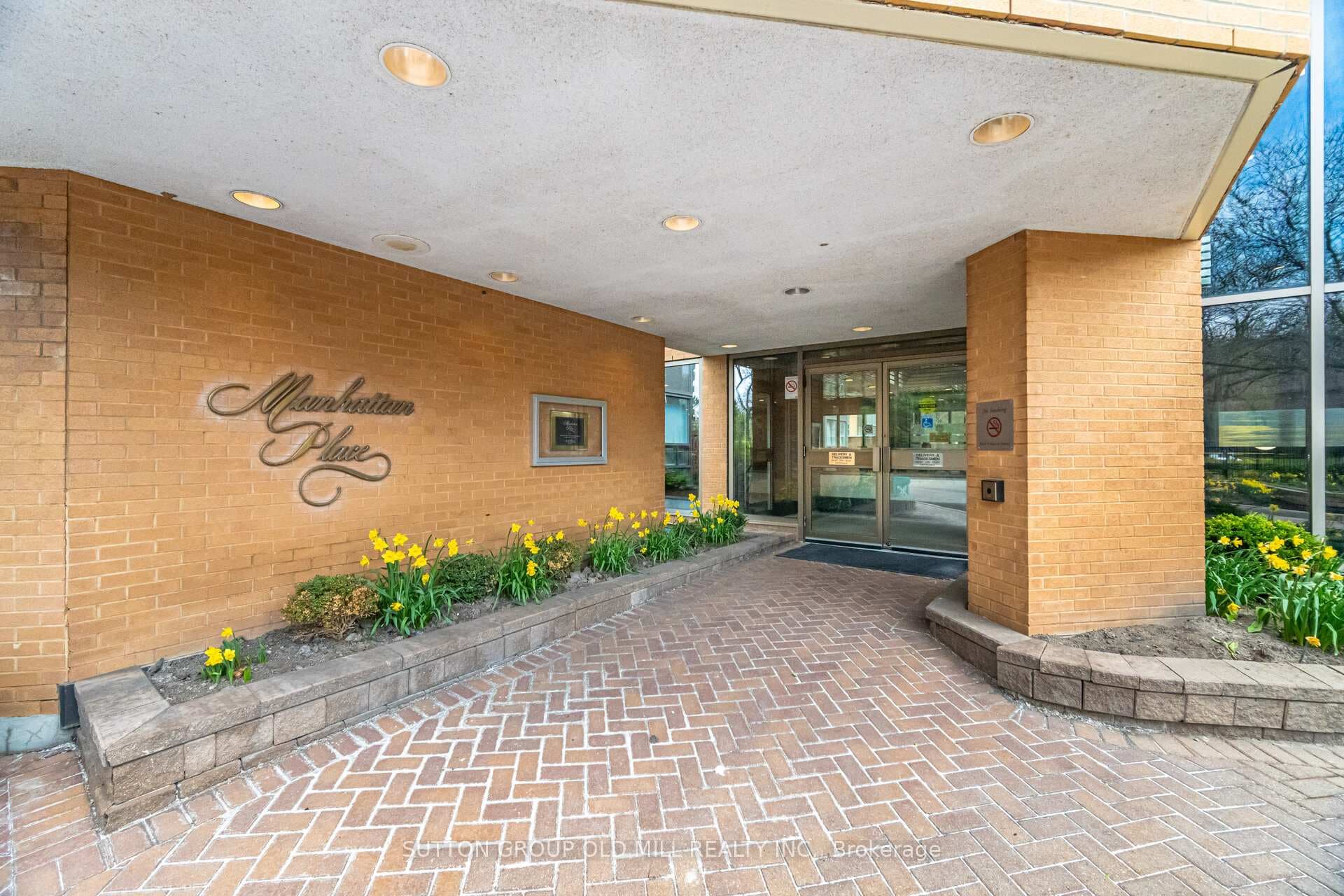 131 Beecroft Road Unit 1410 photo 3