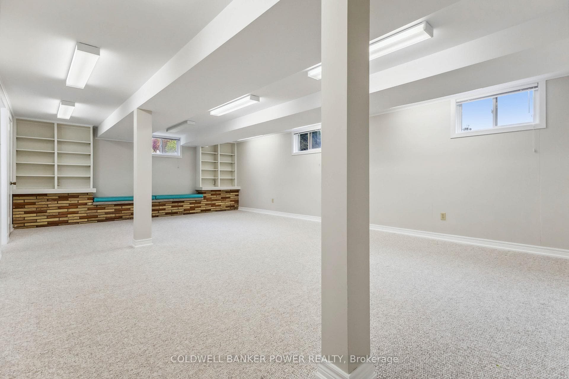 1514 Stoneybrook Crescent photo 38