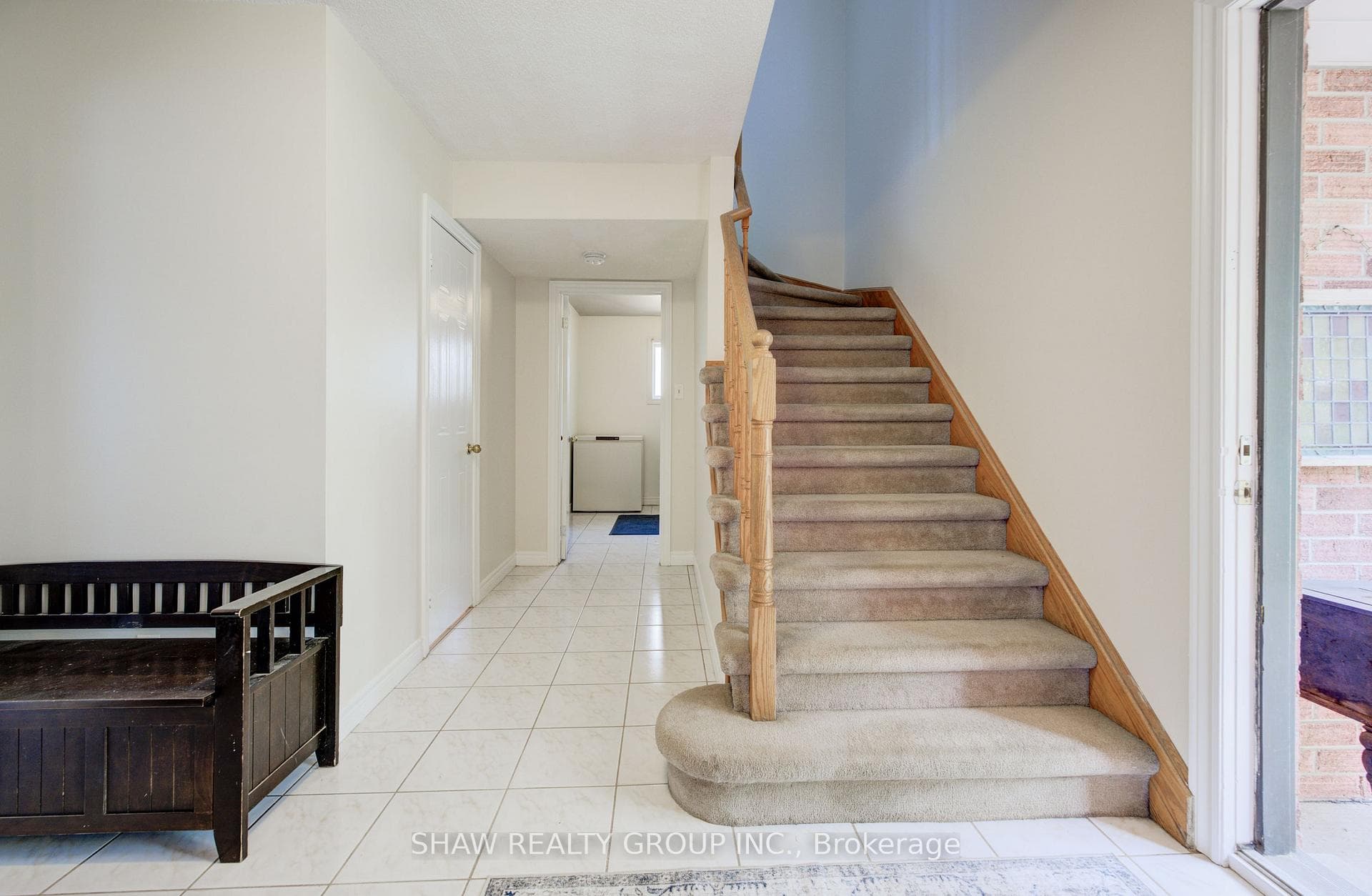 127 Bayne Crescent photo 3