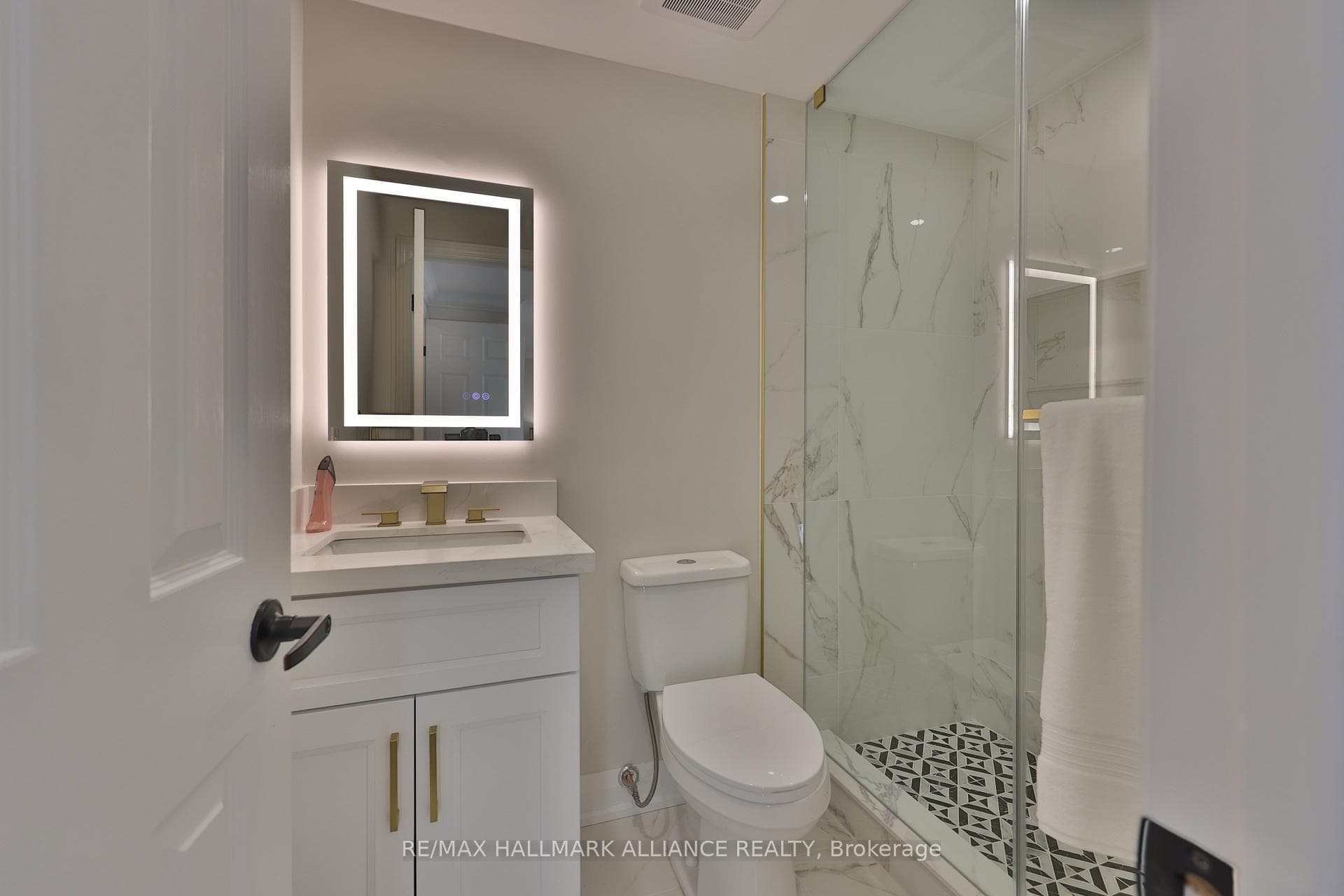 411 Barclay Crescent photo 22