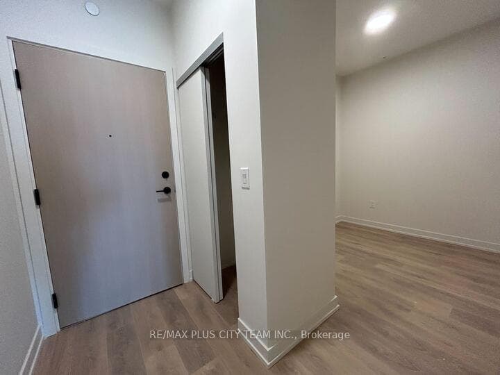 181 Sterling Road Unit 916 photo 10