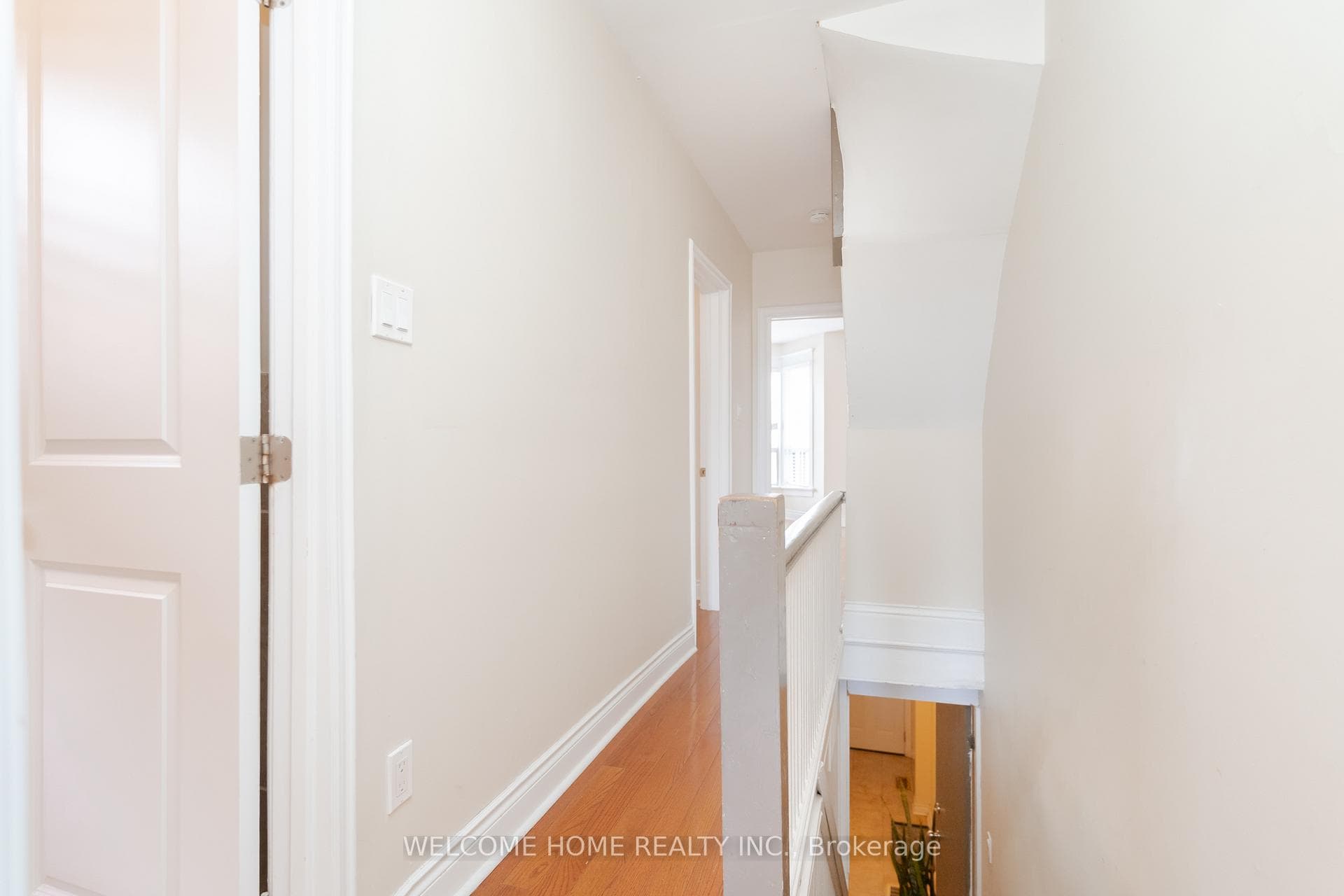 1050 Ossington Avenue Unit Upper photo 6