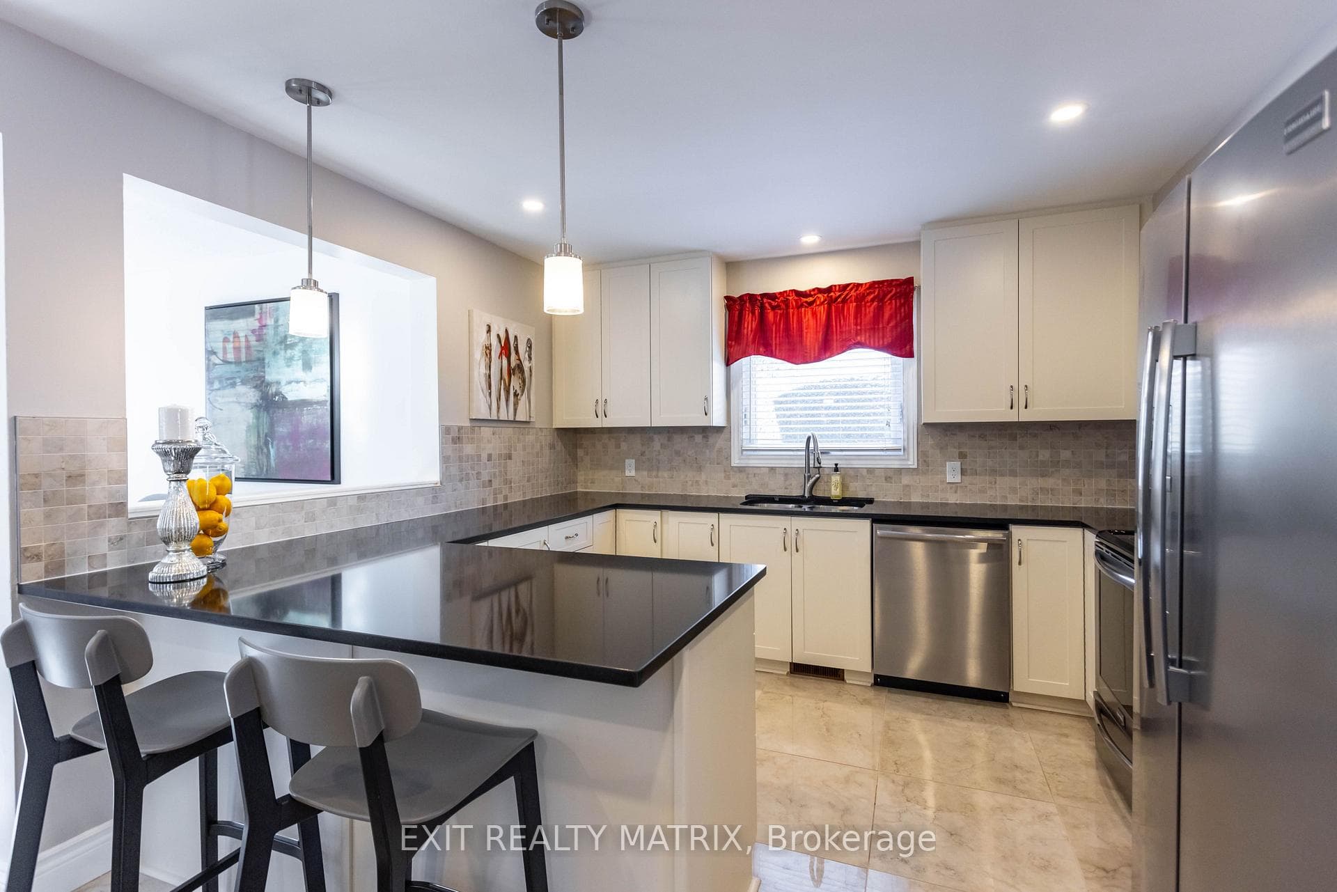 27 Parklands Avenue photo 10