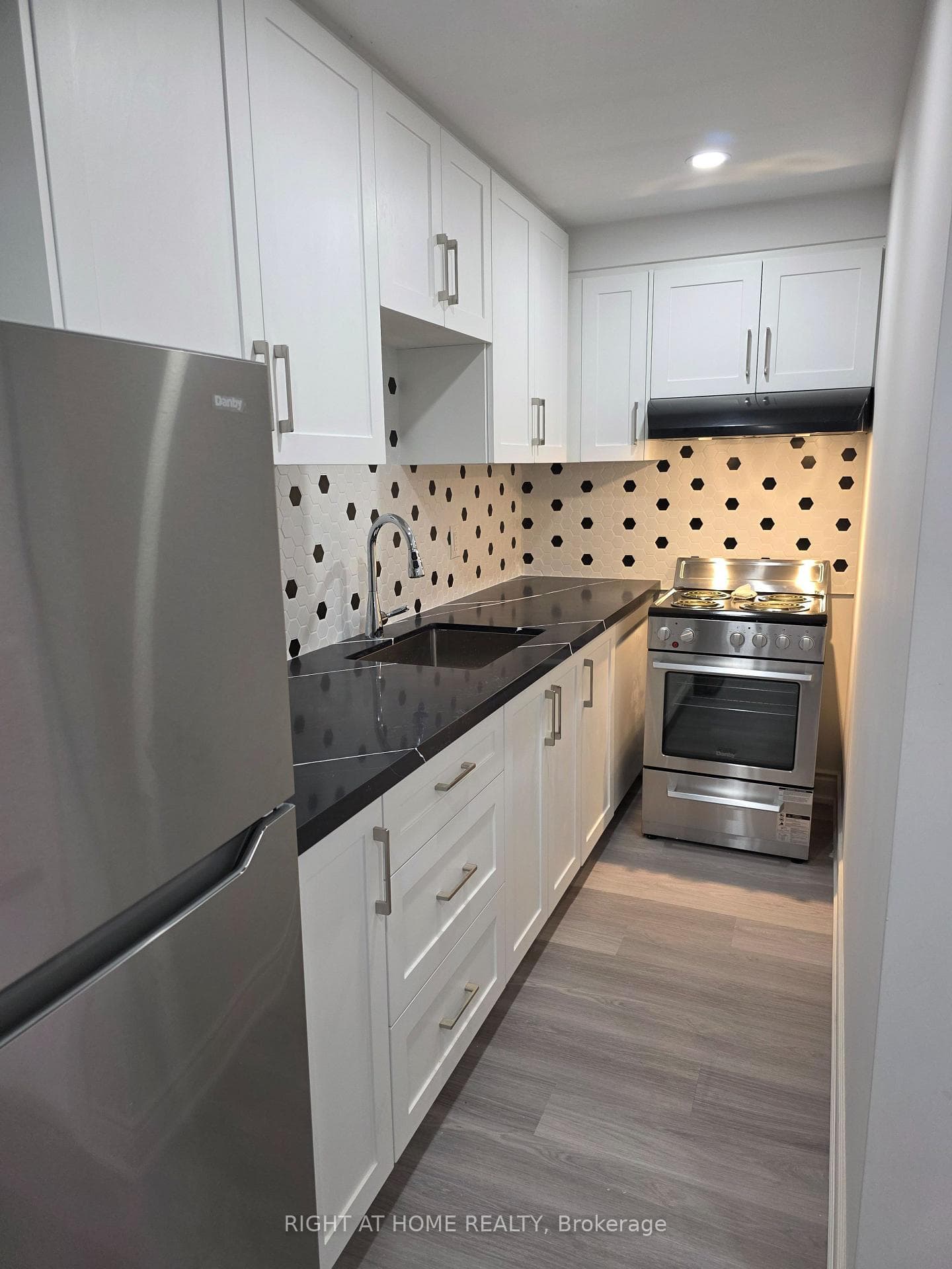 1344 Whitney Terrace photo 9