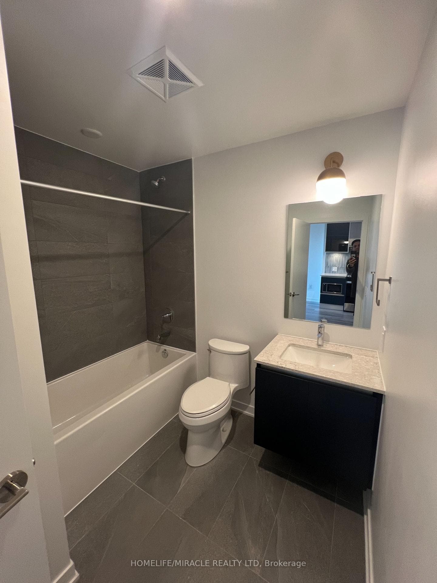 395 Dundas Street Unit 202 photo 6