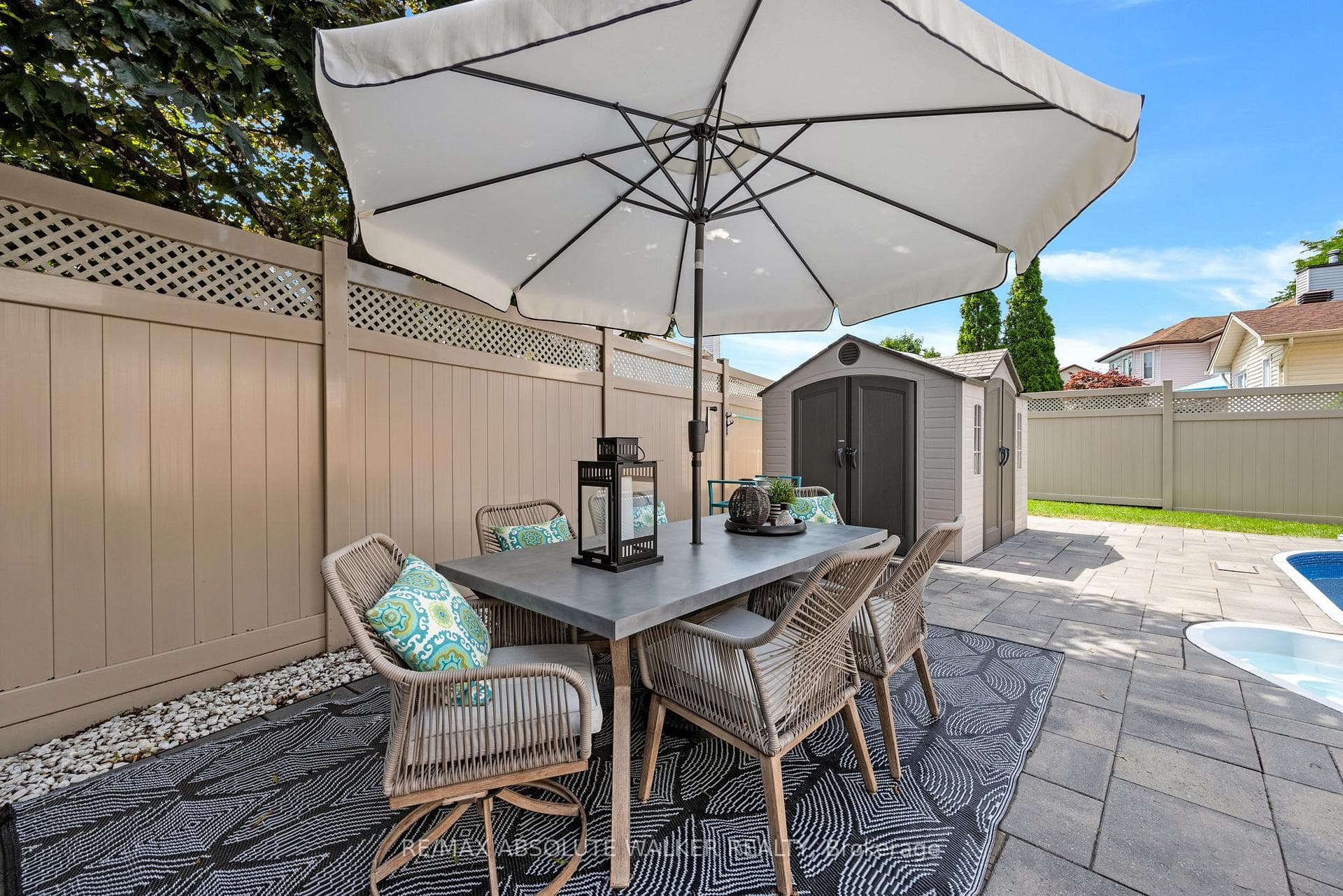 1368 Norview Crescent photo 43