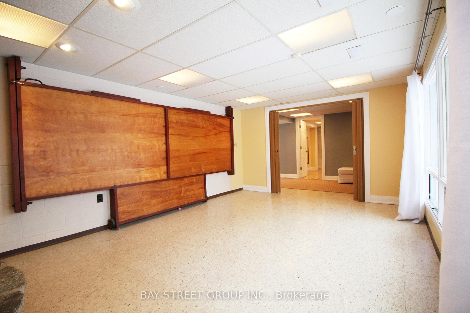 27 GLENBARR Road Unit Lower photo 4