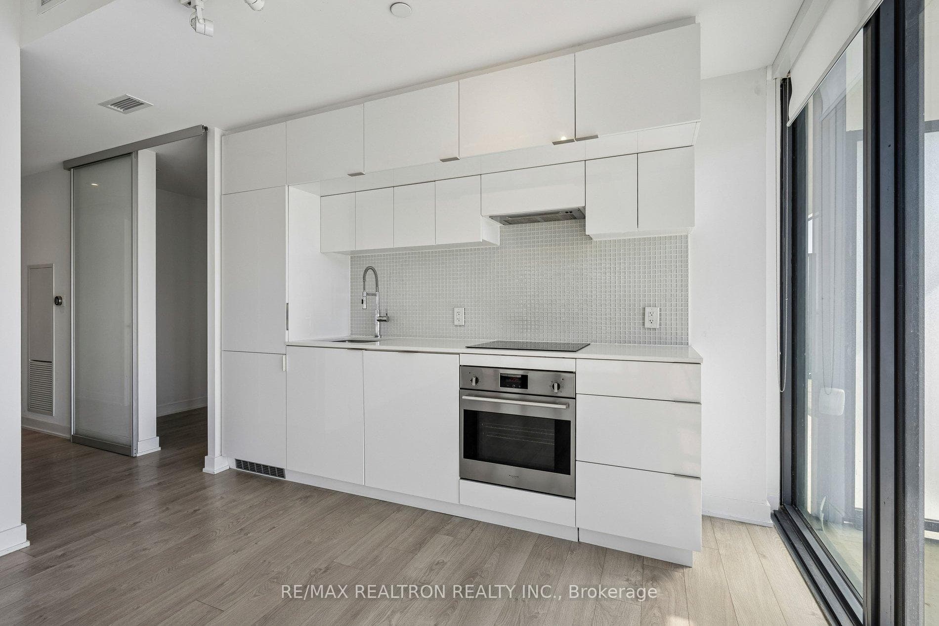 185 Roehampton Avenue Unit 1212 photo 7