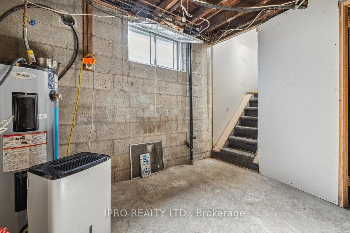 587 Waterloo Street photo 9