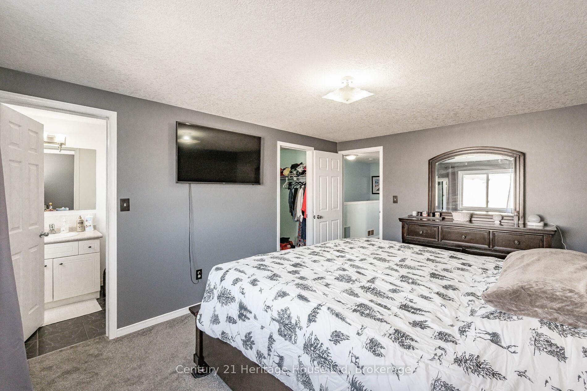 37 Hasler Crescent photo 24