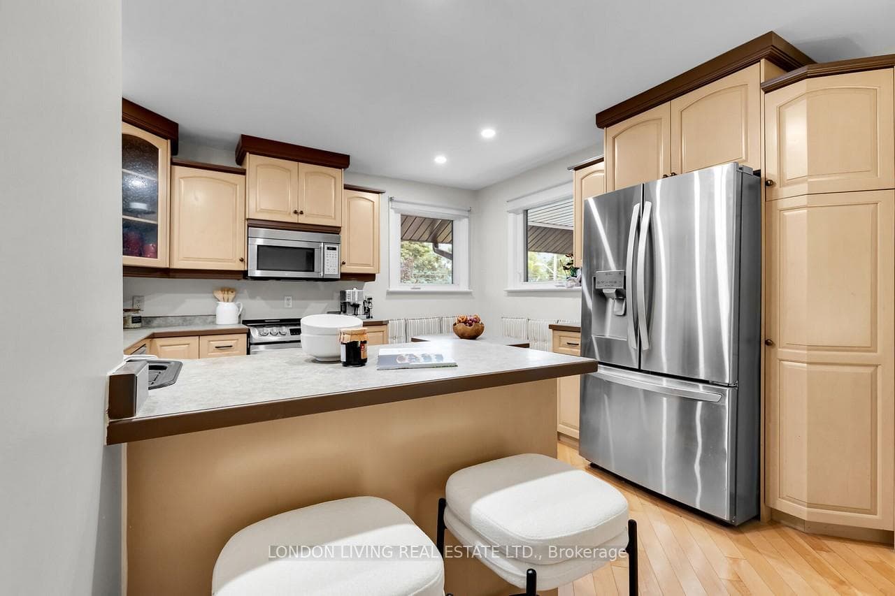 782 Springbank Drive photo 24
