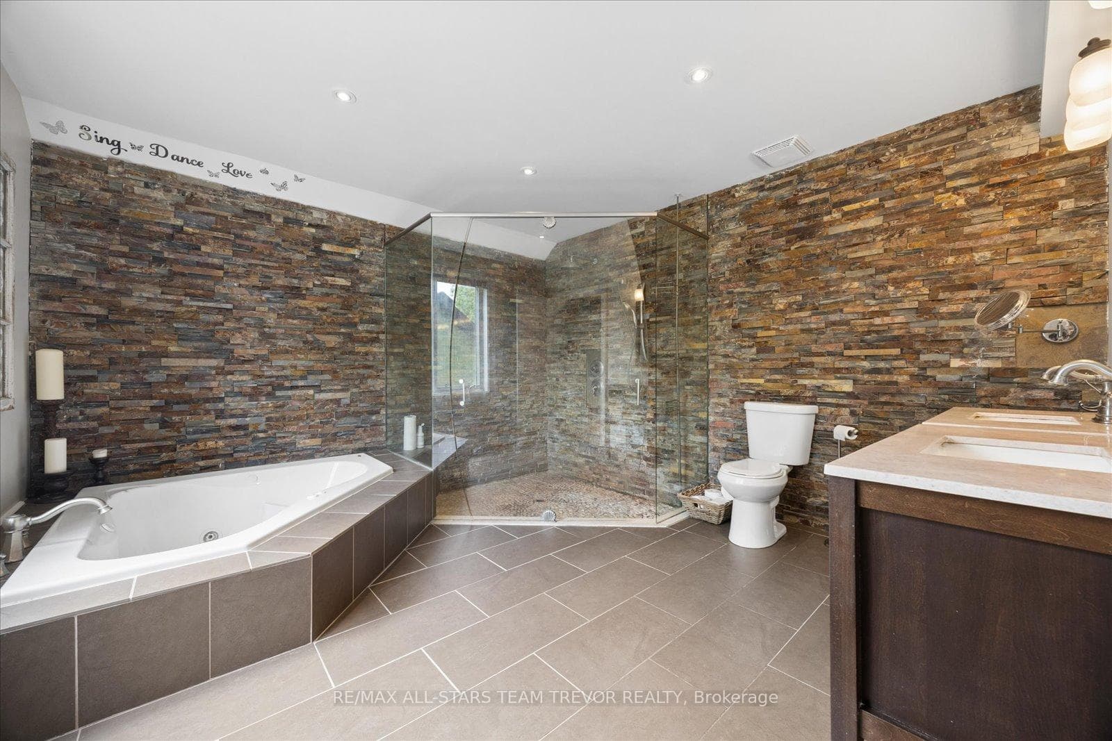 314 Glenwoods Avenue photo 23