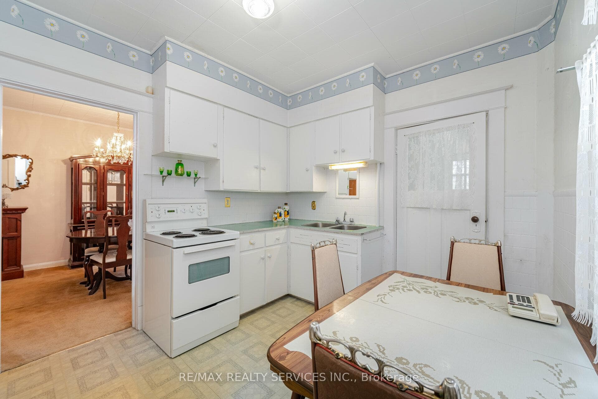 98 Mill Street photo 15