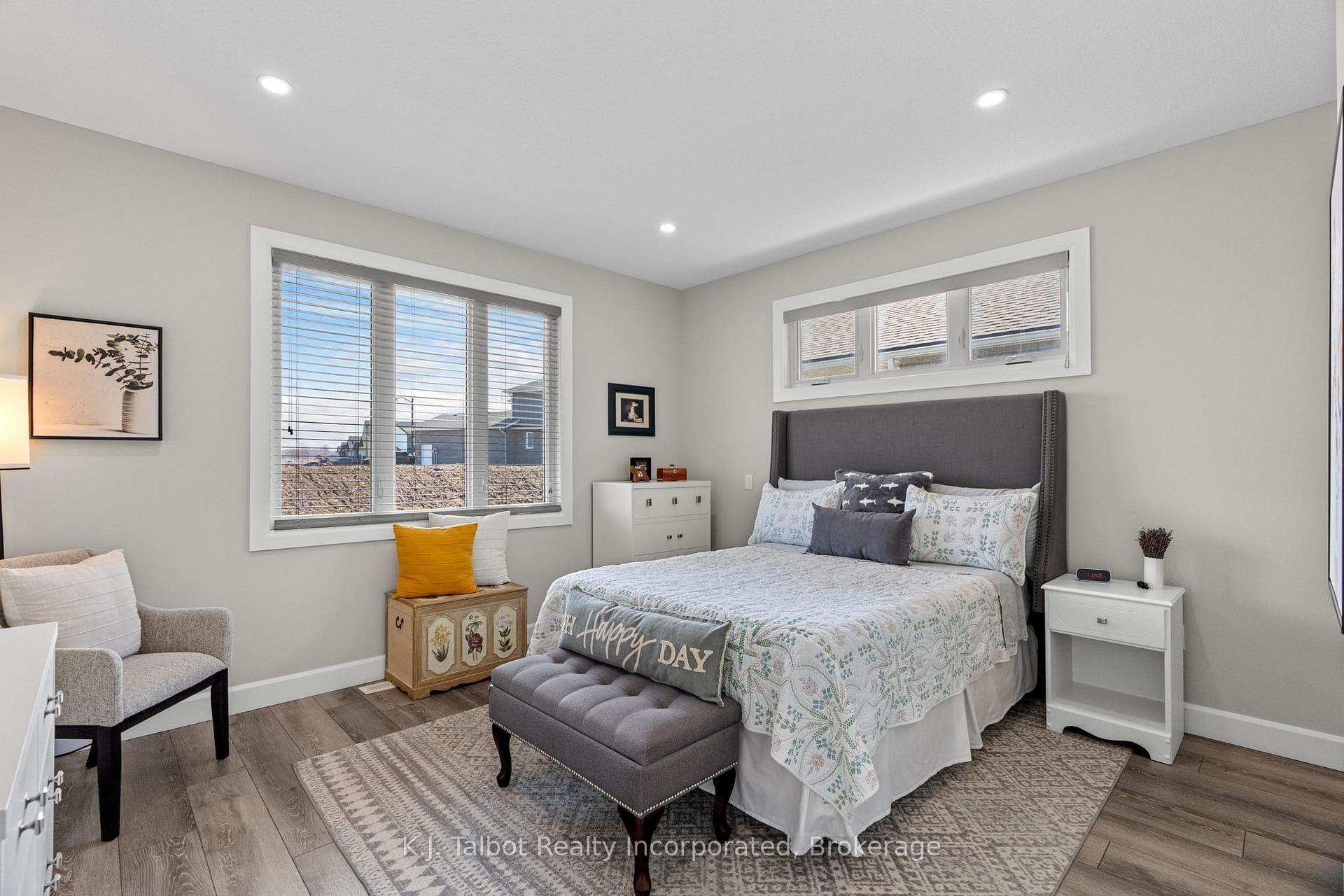 461 Warren Street photo 18
