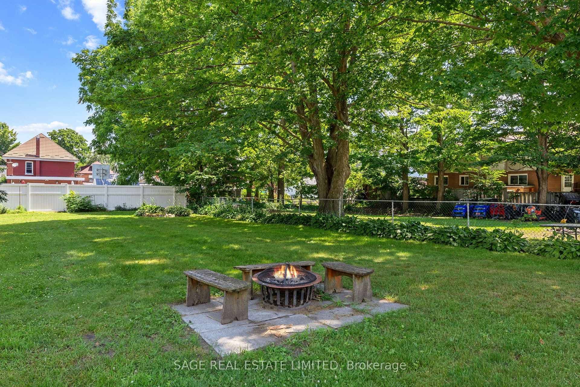 369 Queen Street photo 25