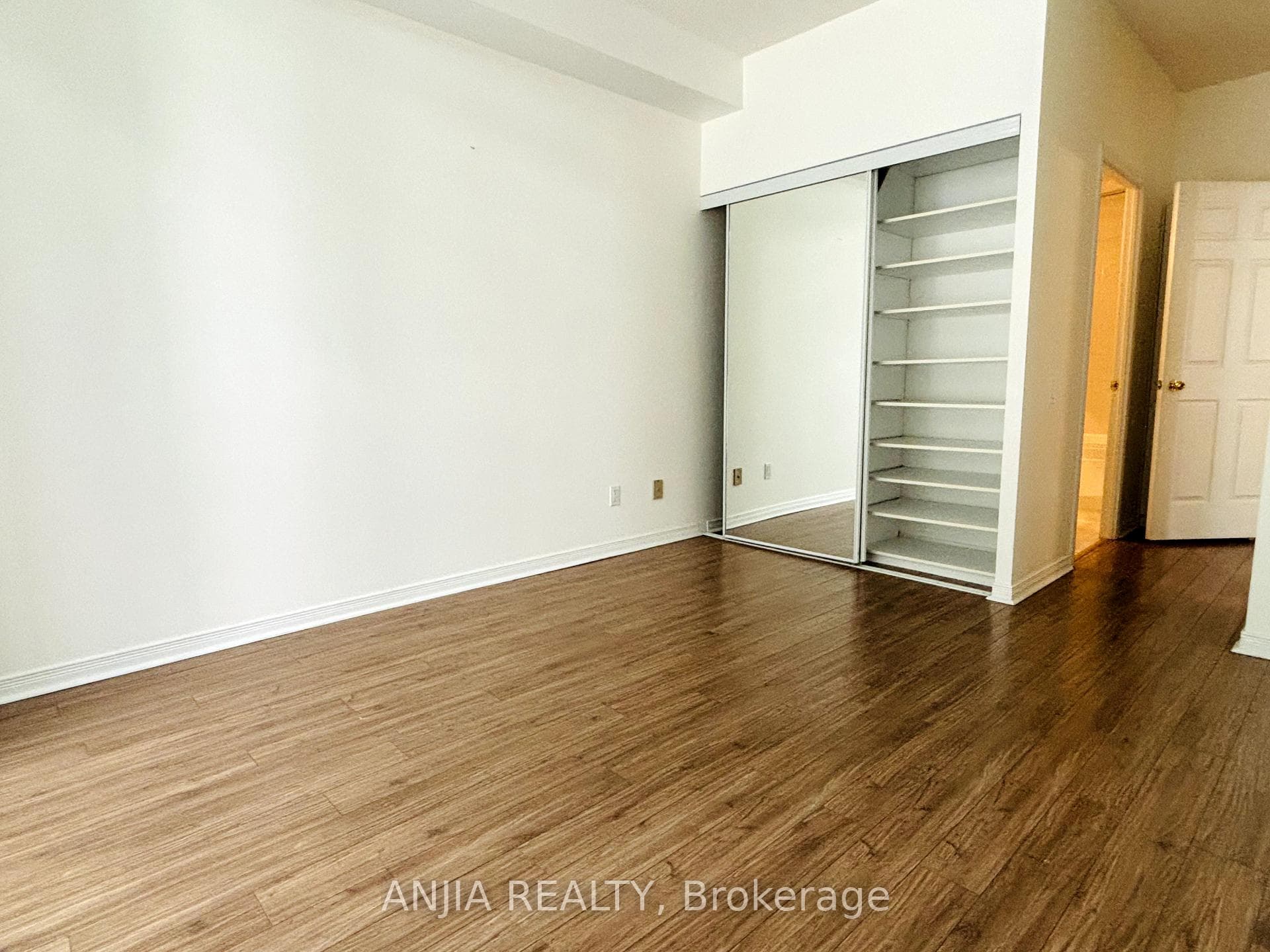8 Hillcrest Avenue Unit 506 photo 9