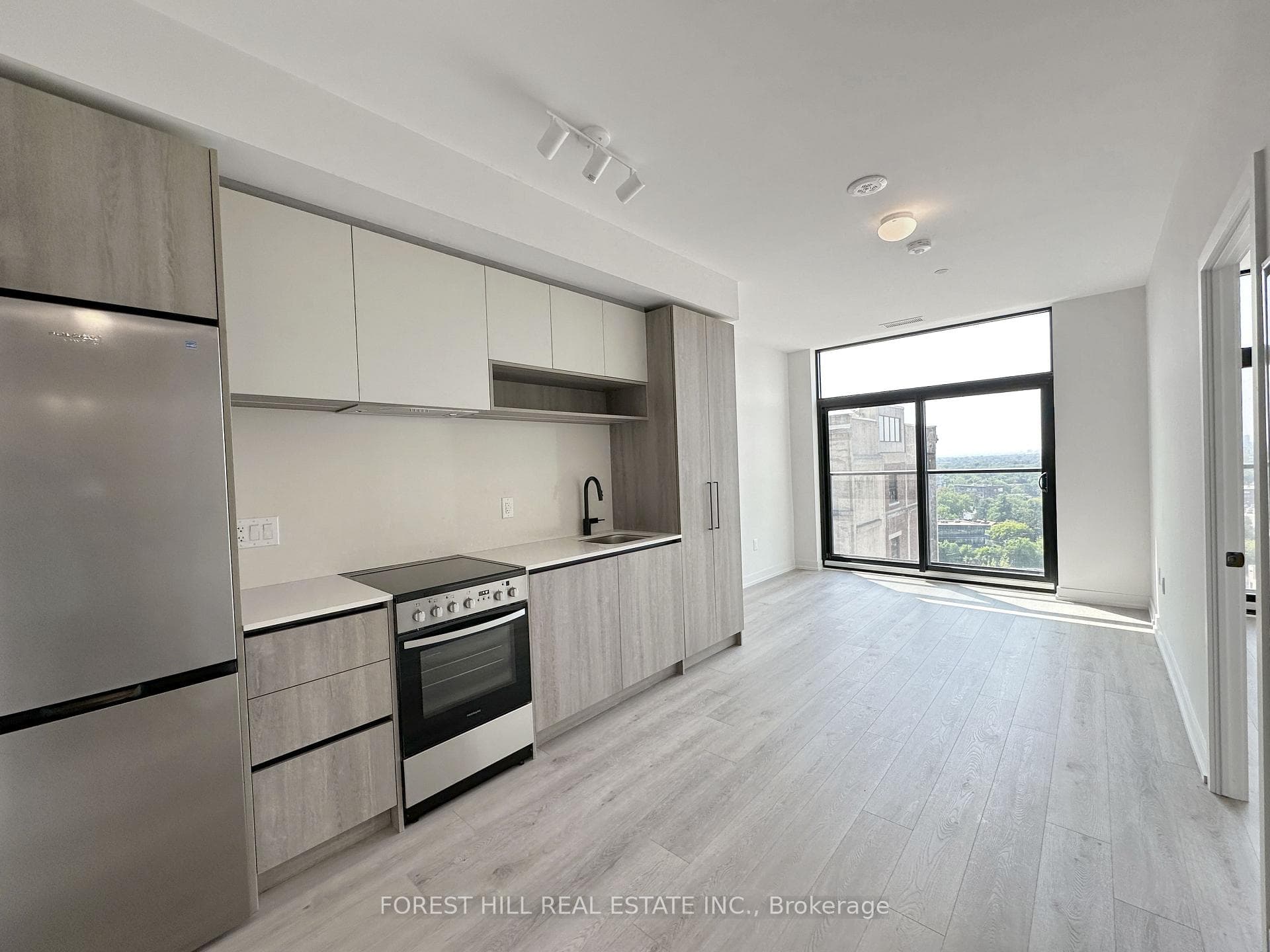 181 Sterling Road Unit 1509 photo 5