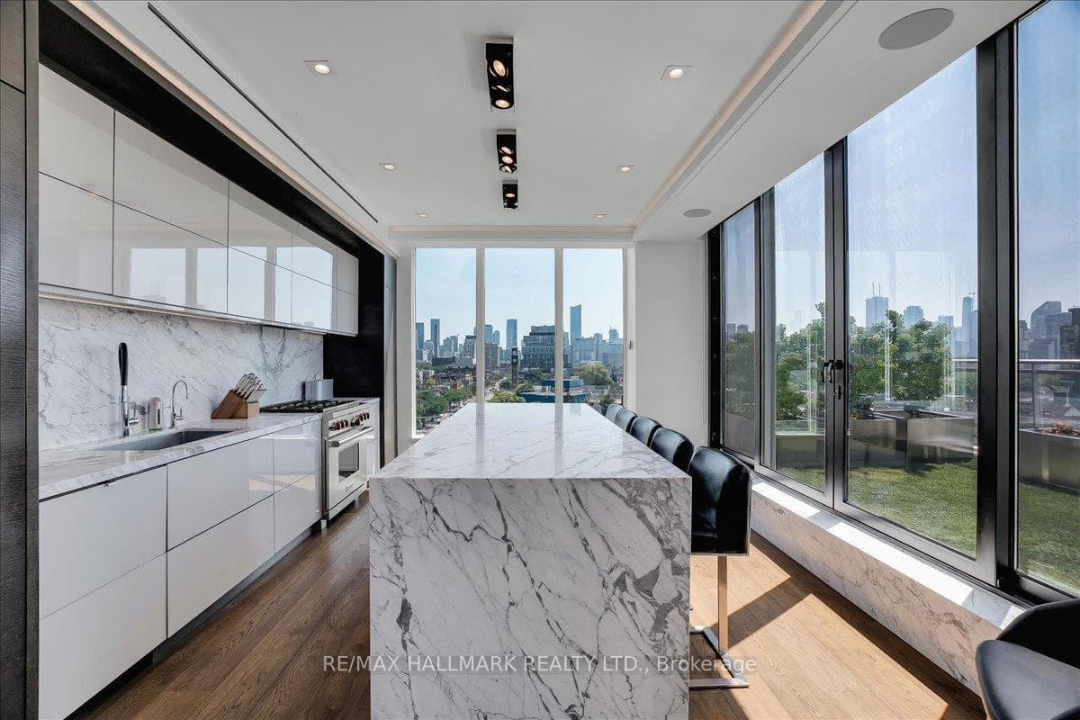301 Markham Street Unit PH805 photo 5