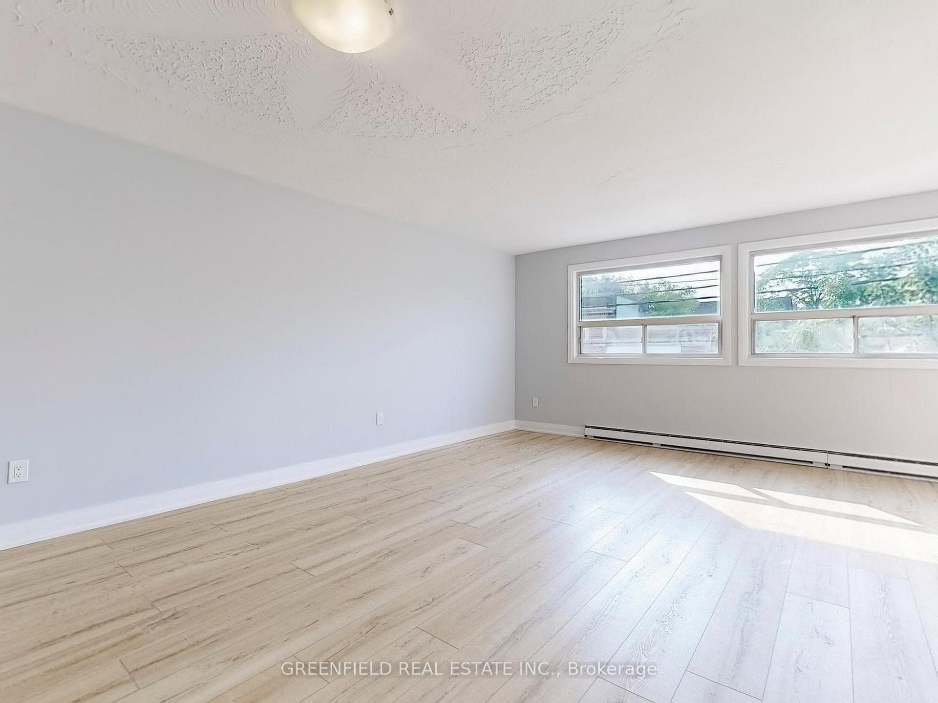 Fantastic Size Living/Dining