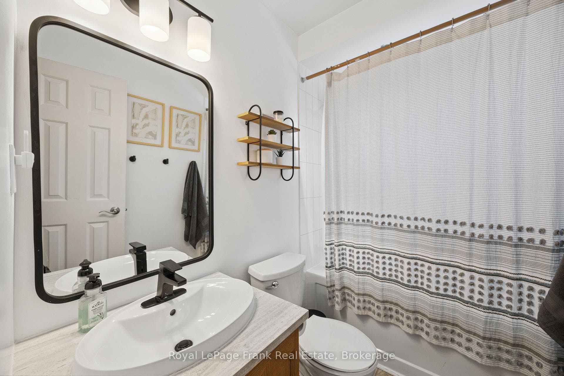9 Giles Court photo 23