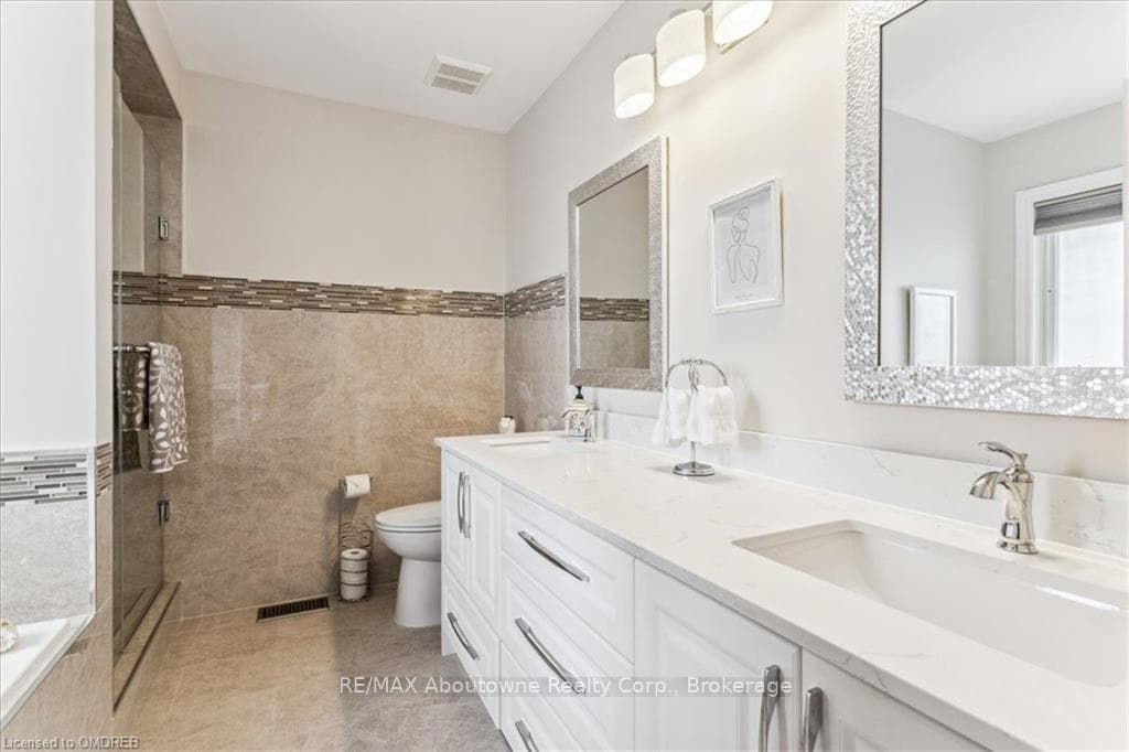 499 WILLMOTT Crescent photo 21