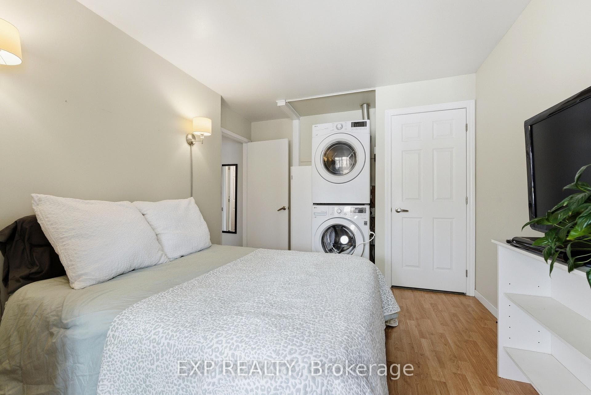 56 Graham Street photo 19