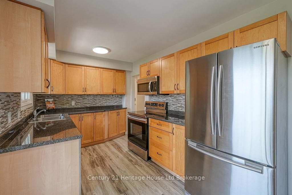 1003 B Nesbitt Crescent photo 18