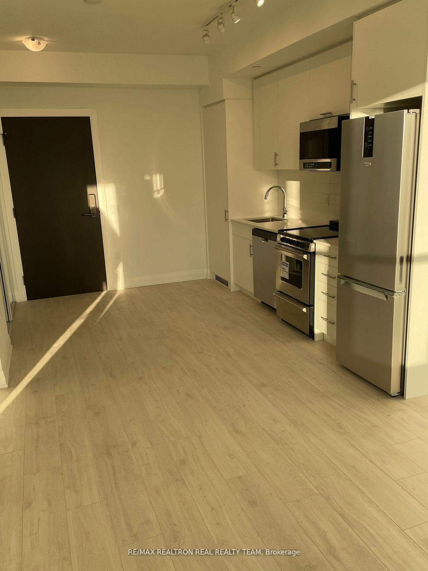 412 Silver Maple Road Unit 216 photo 3