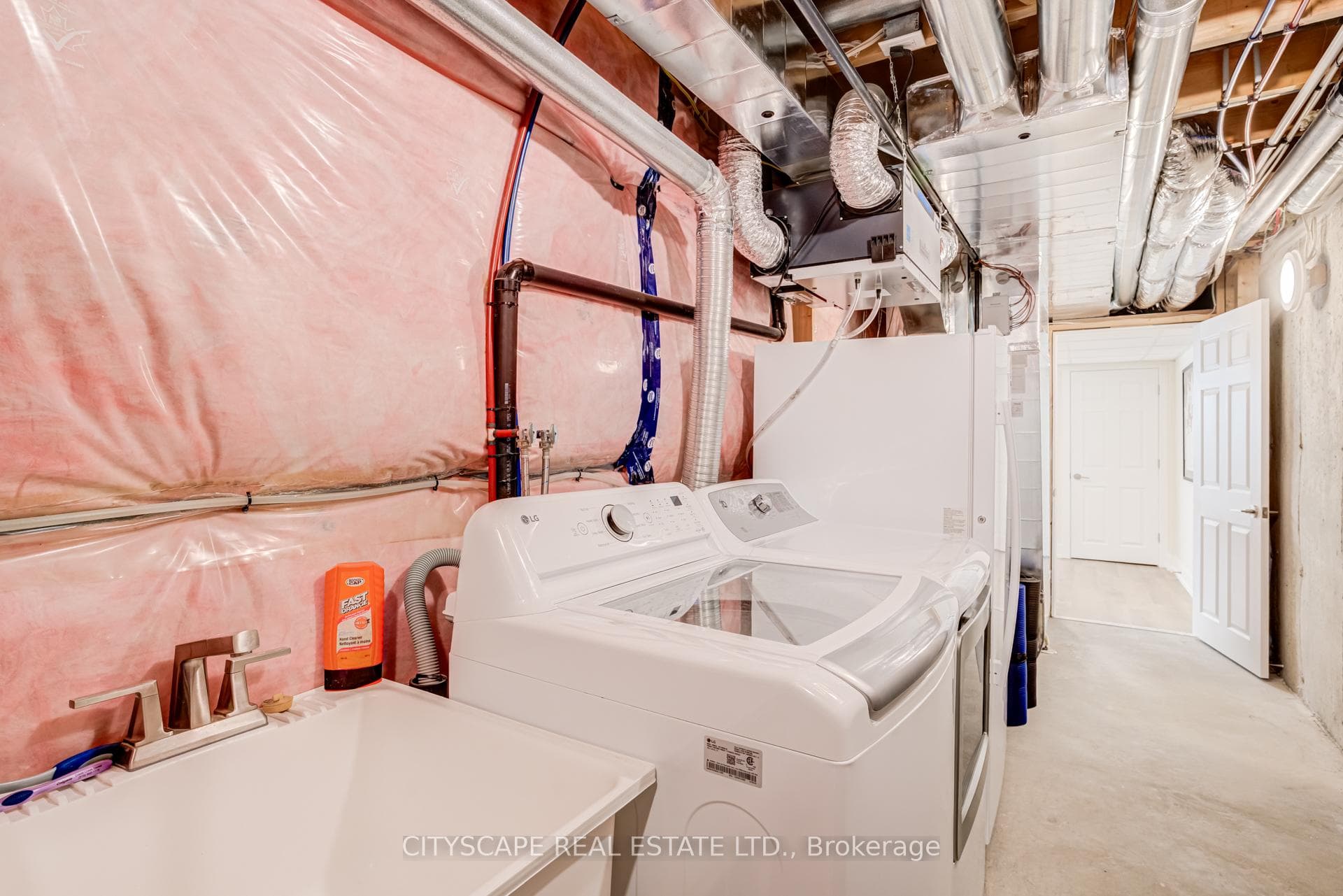 14 Winterton Court photo 34