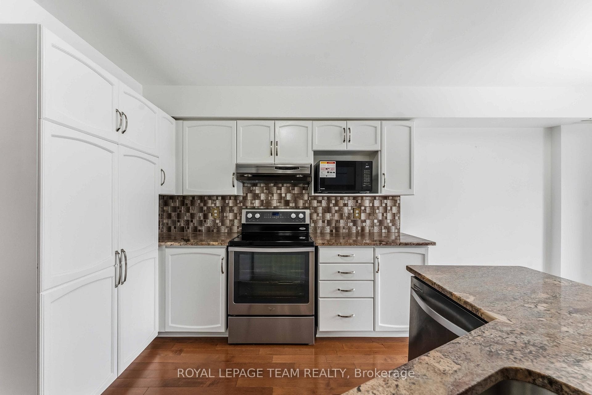 27 Highmont Court photo 7