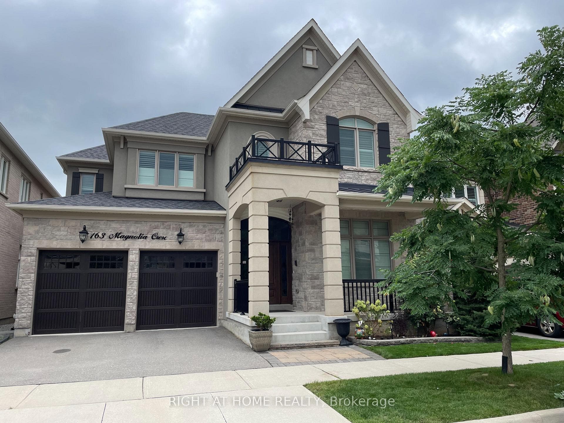 163 Magnolia Crescent photo 1