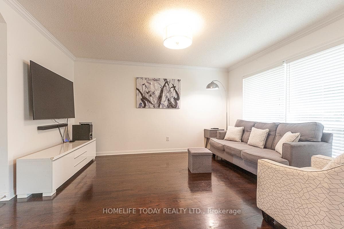 1137 Barr Crescent photo 10