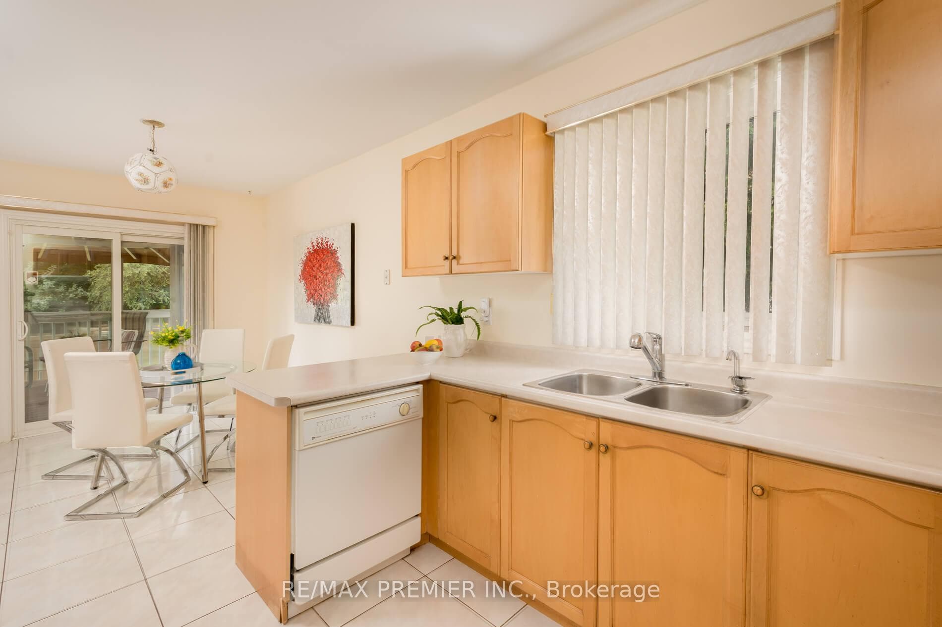 408 Melville Avenue photo 17