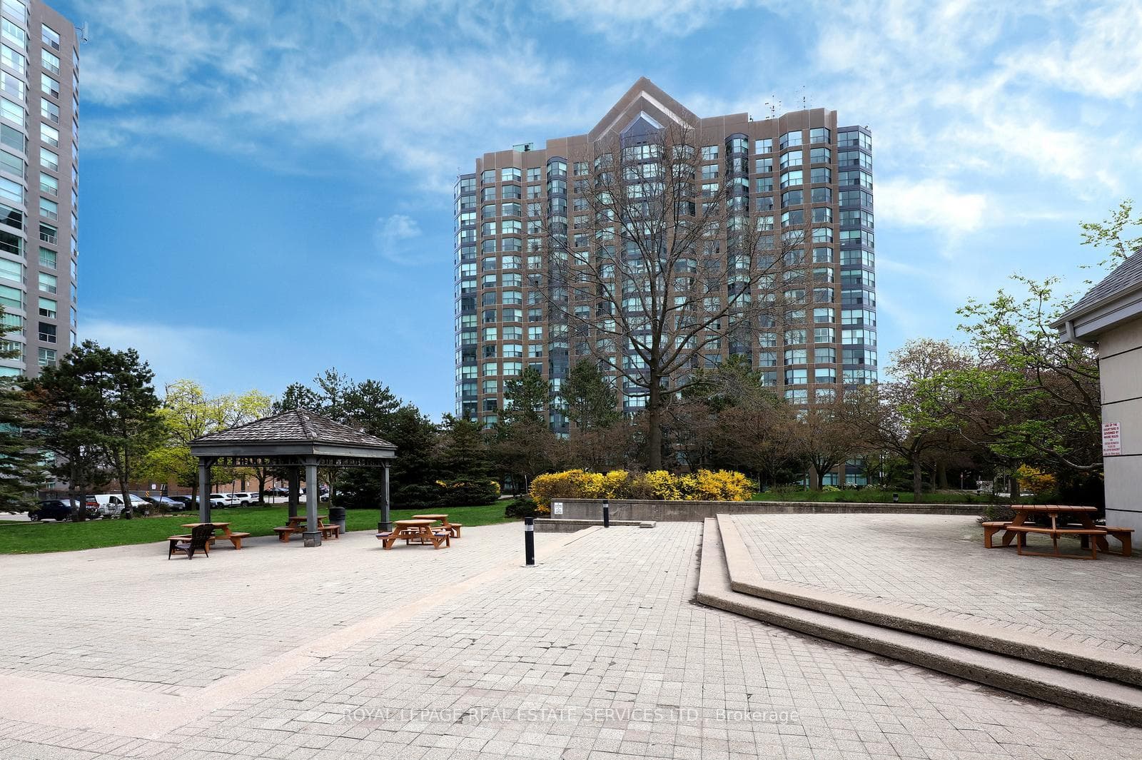 2177 Burnhamthorpe Road Unit 1504 photo 40