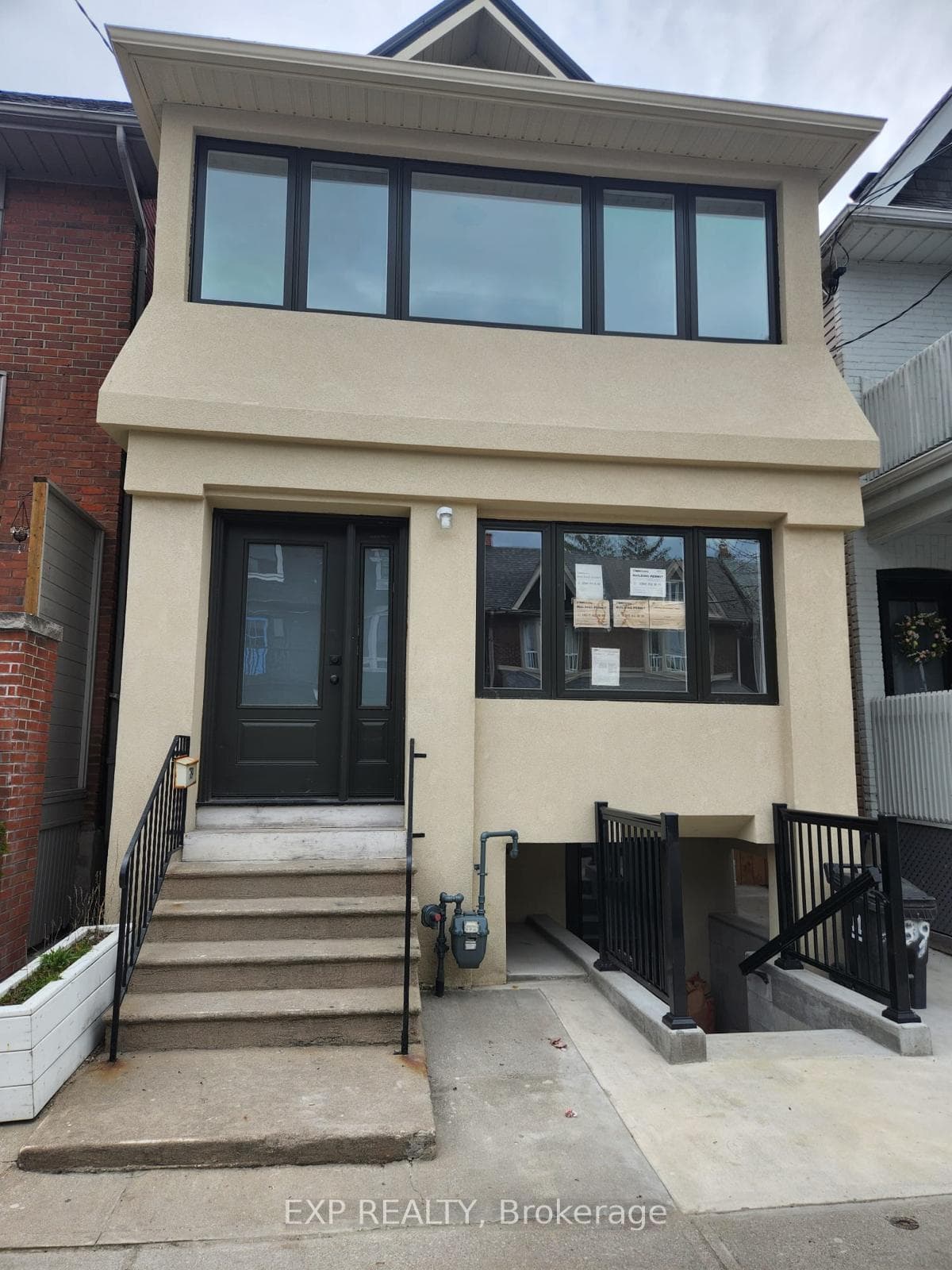 789 Pape Avenue photo 1