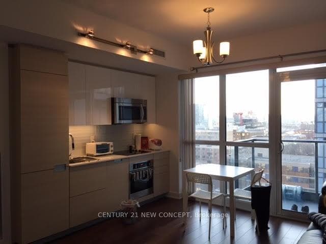210 Simcoe Street Unit 1312 photo 3