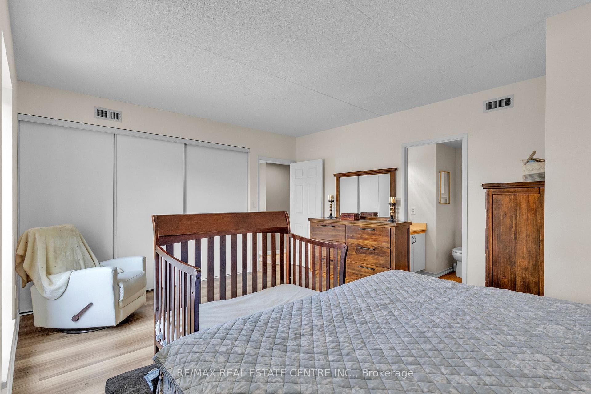 105 BAGOT Street Unit 202 photo 22