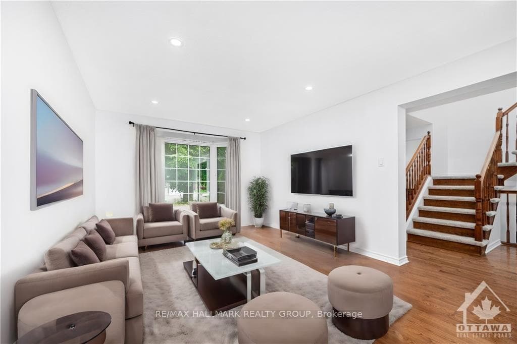 1843 THISTLELEAF Crescent photo 9
