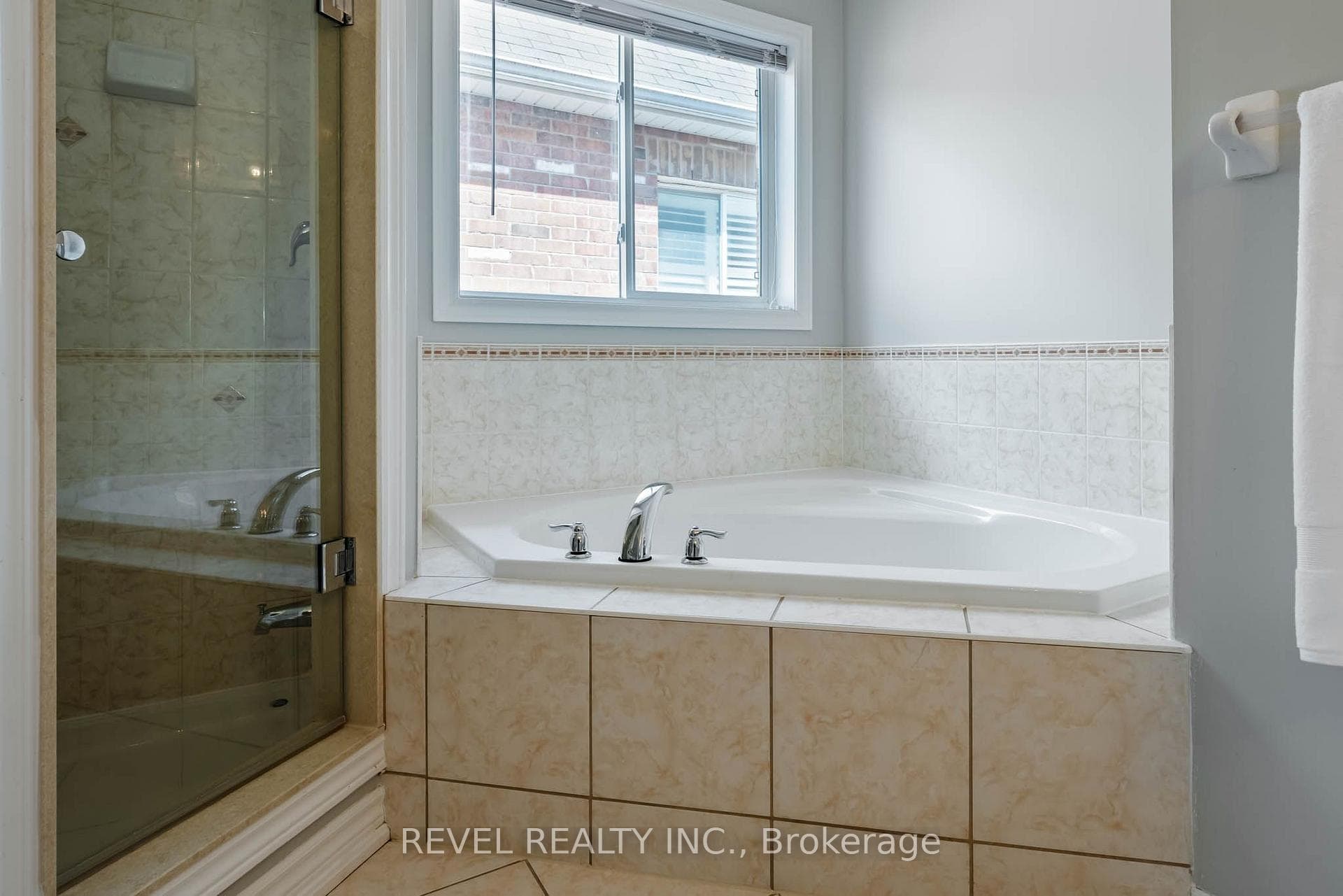 401 Tansley Street photo 40