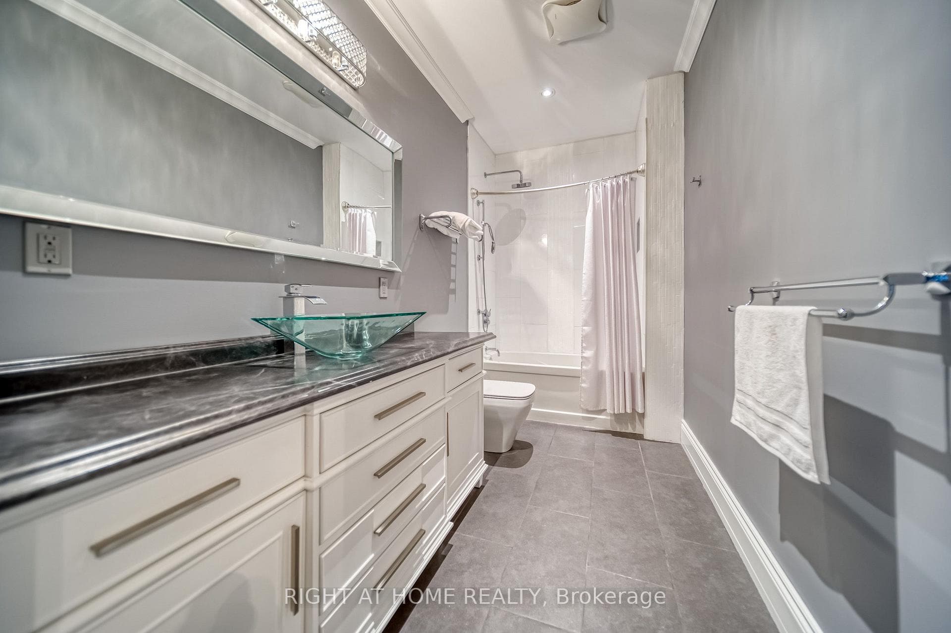 44 ROYAL HENLEY Boulevard photo 33