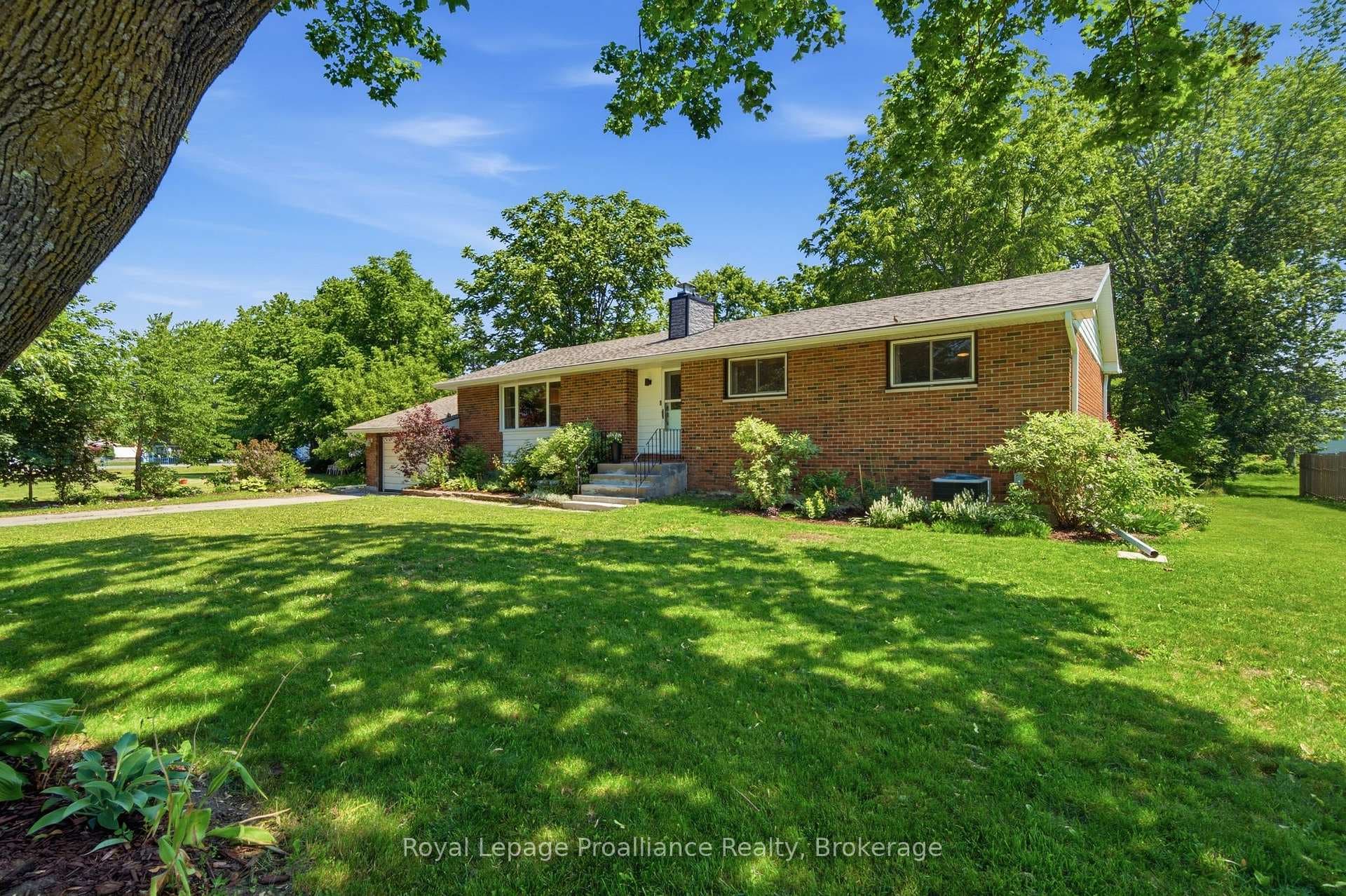 41 WALTER Avenue photo 2
