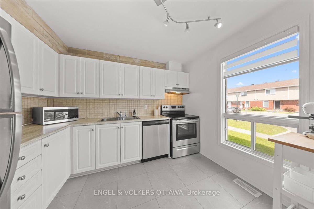 956 Cookshire Crescent Unit 54 photo 8