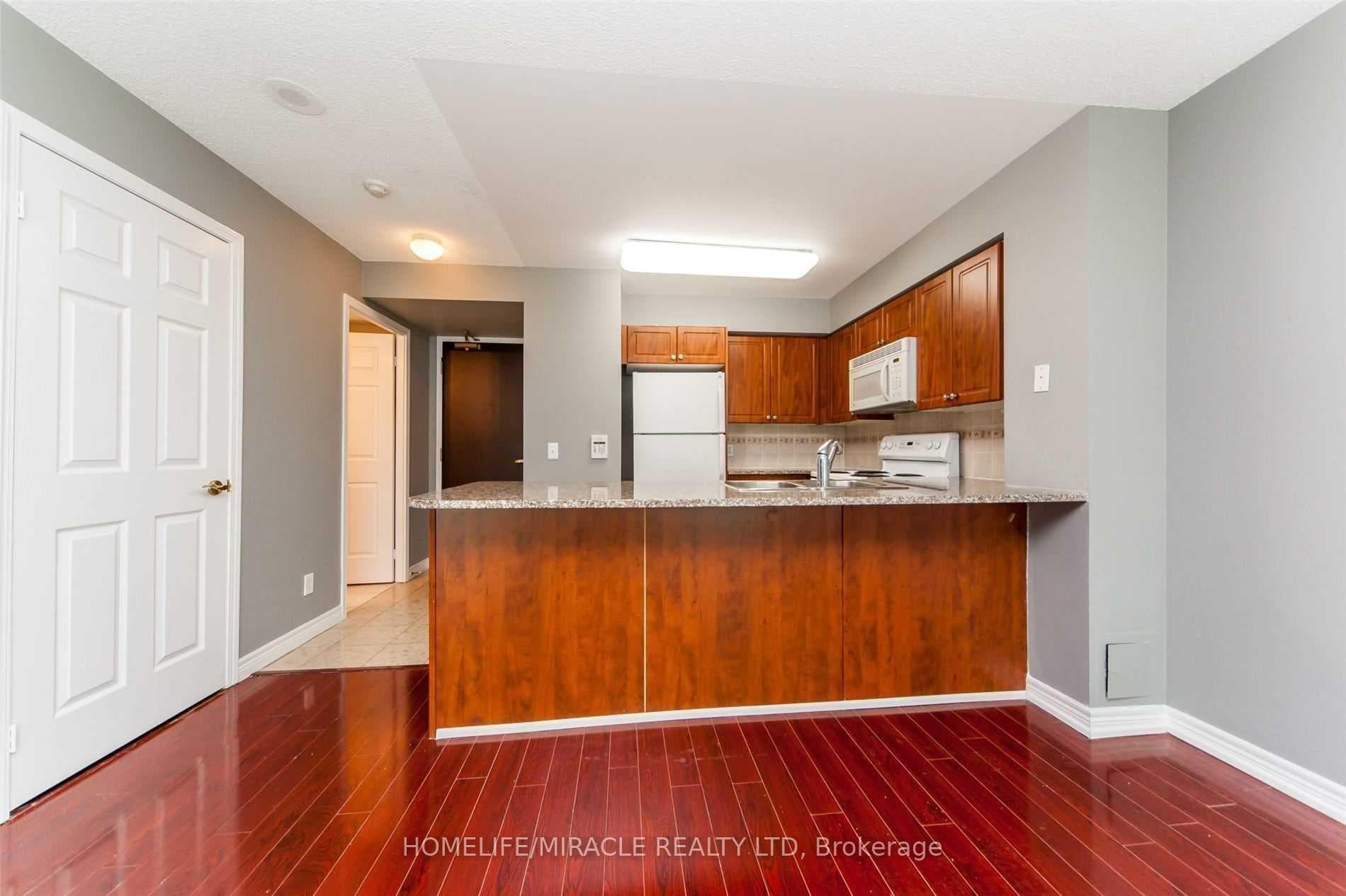 30 Grand Trunk Crescent Unit 312 photo 19
