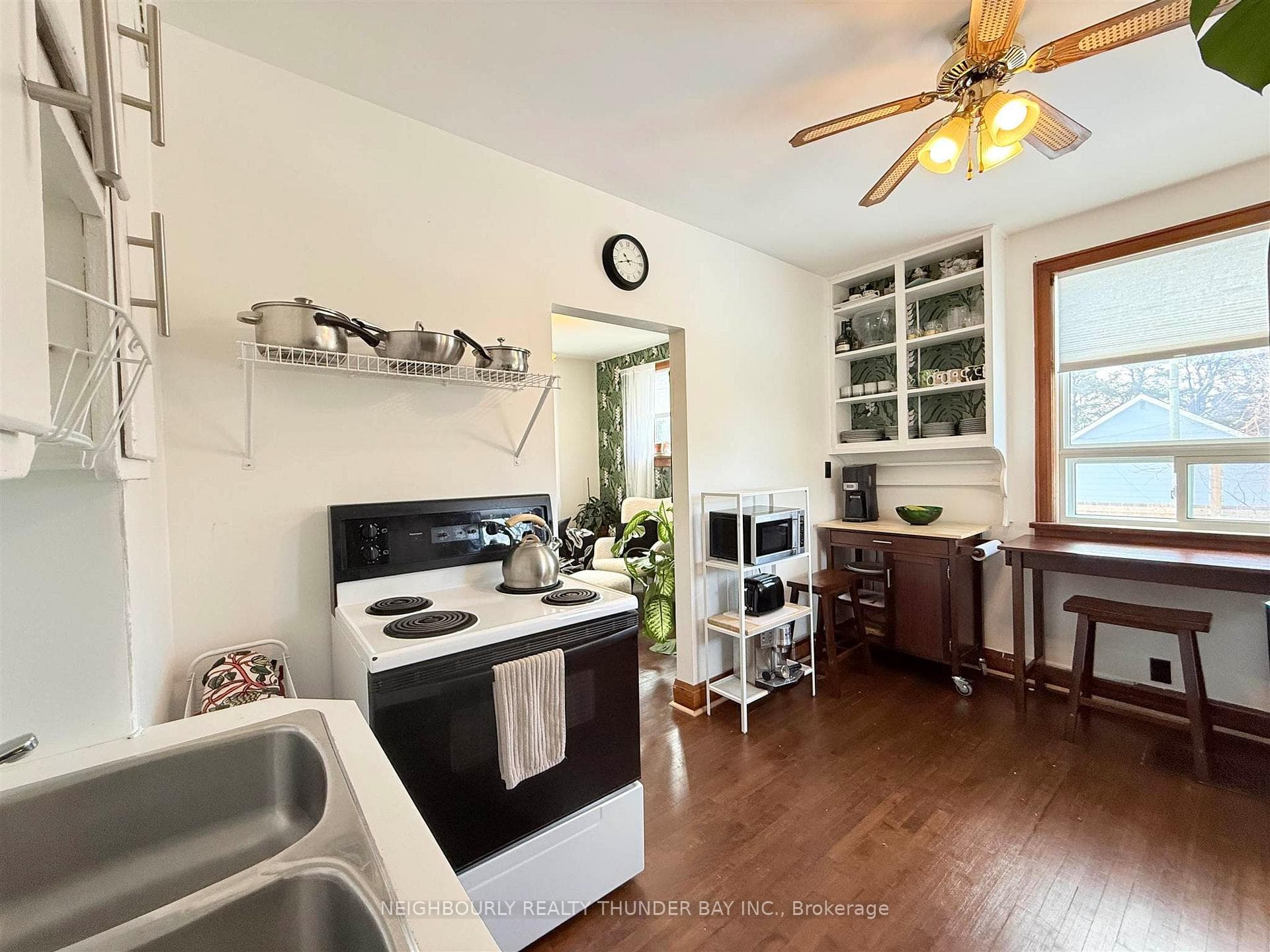 543 Leslie Avenue photo 8