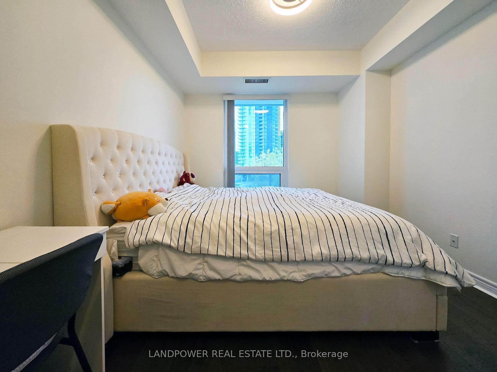 2756 Old Leslie Street Unit 603 photo 13