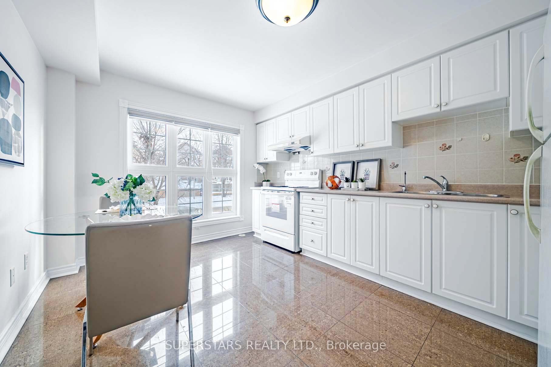 813 Sandhurst Circle photo 6